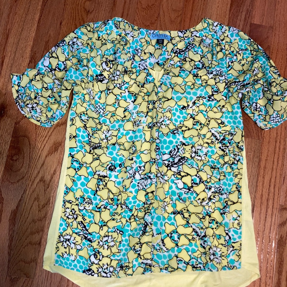WOMENS BLOUSE SIZE XS LIKE NEW